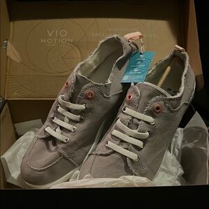 Vionic Sneakers BRAND NEW NEVER WORN